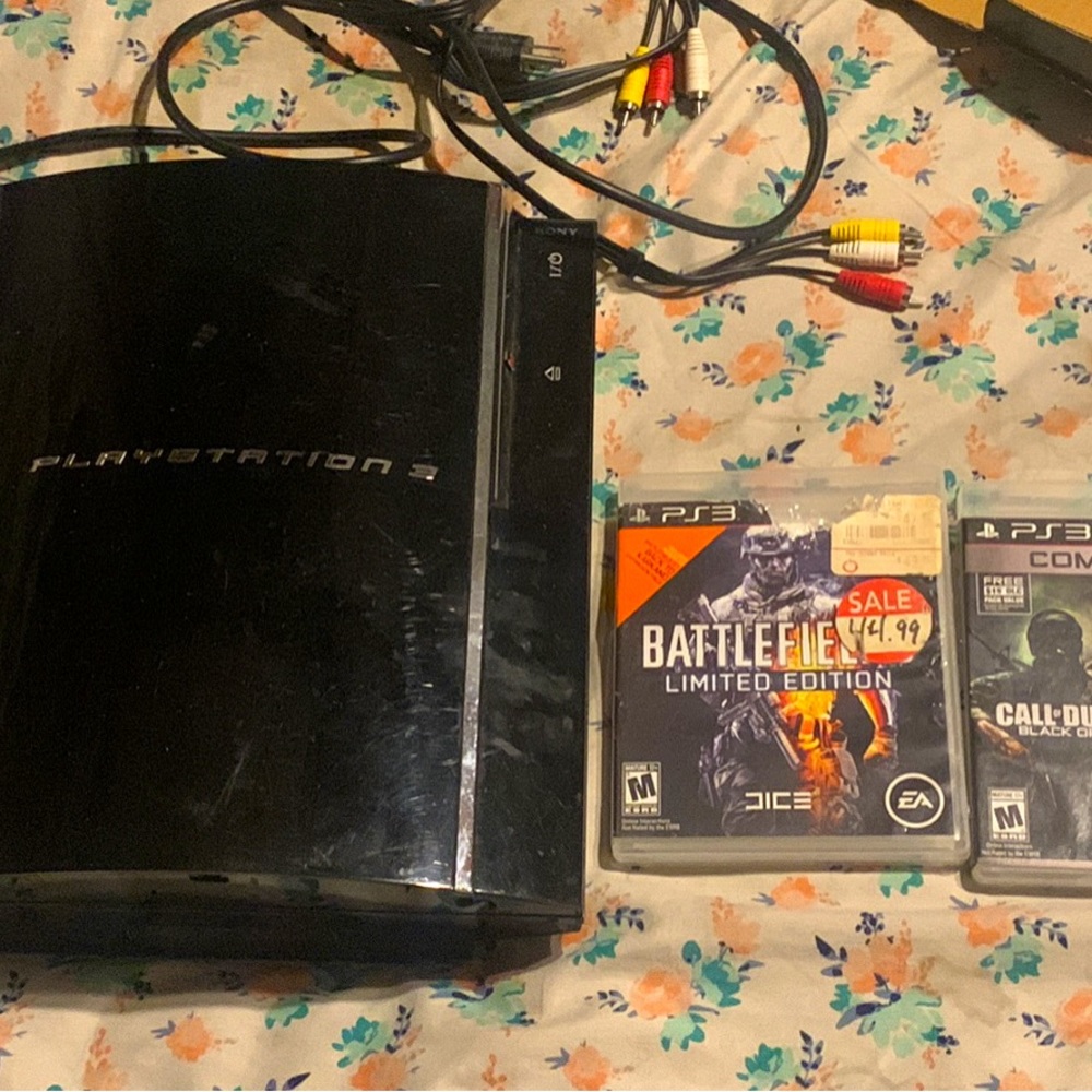 PlayStation3 console comes with everything but a controller need gone ASAP